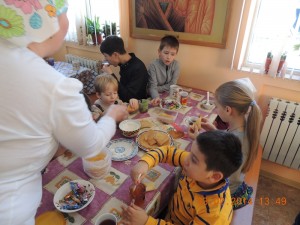 Пили чай с блинами,